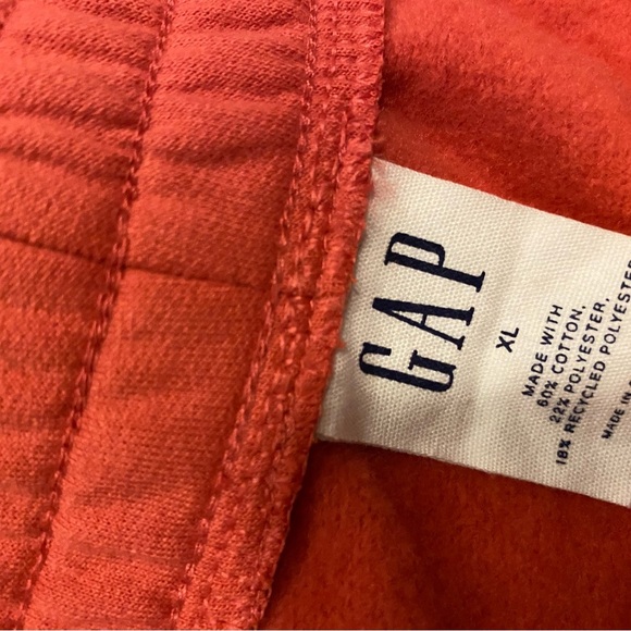 GAP Women's Vibrant Coral Athletic Shorts - Picture 3 of 5